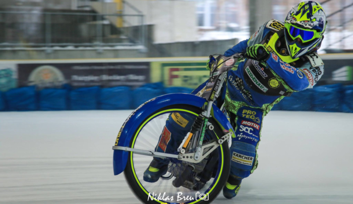 Wojtek Lisiecki na podium Drift on Ice